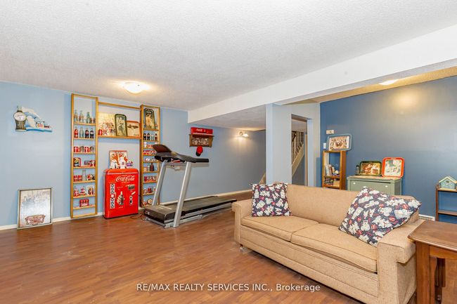 4 Collins Cres, Condo with 3 bedrooms, 2 bathrooms and 1 parking in Brampton ON | Image 19