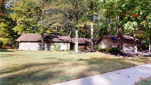 11650 River Moss Rd, Strongsville, OH, 44136-3549 | Card Image