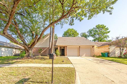 5830 Fairview Forest Dr, Houston, TX, 77088-1216 | Card Image