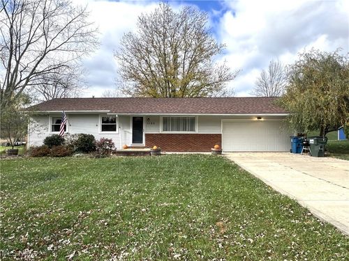 1155 Chaparrel Road Sw, Hartville, OH, 44632 | Card Image