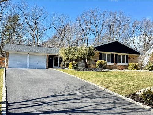 102 Sycamore Cir, Stony Brook, NY, 11790-3167 | Card Image