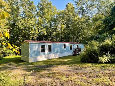 Manufactured / mobile home featuring a front lawn | Image 1