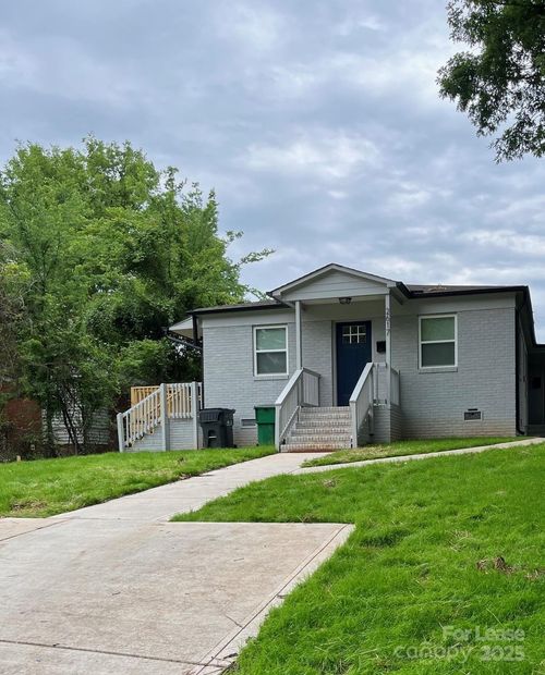 2617 Dundeen St, Charlotte, NC, 28216-4923 | Card Image