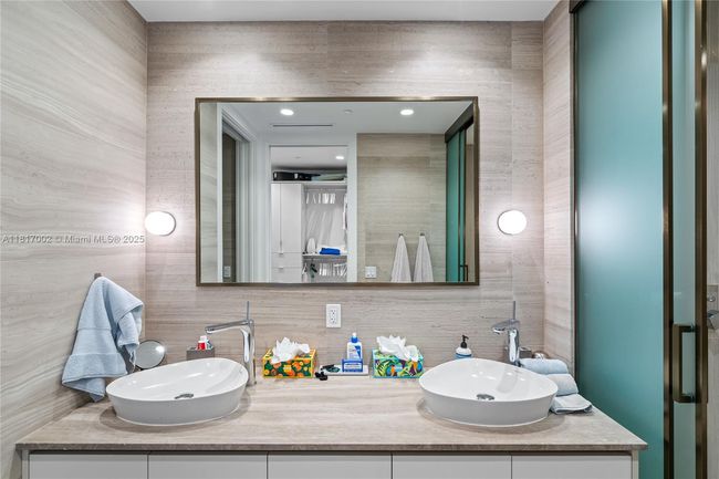 APT-1602 - 5775 Collins Ave, Condo with 2 bedrooms, 3 bathrooms and null parking in Miami Beach FL | Image 58