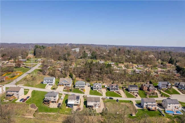 141 Richard Dr, House other with 4 bedrooms, 3 bathrooms and 2 parking in Glenshaw PA | Image 46