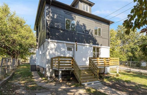 3242 Roberts St, Kansas City, MO, 64124-1928 | Card Image