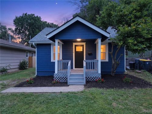 110 W 79th Ter, Kansas City, MO, 64114-2304 | Card Image