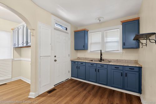 16233 La Salle Avenue, Detroit, MI, 48221 | Card Image