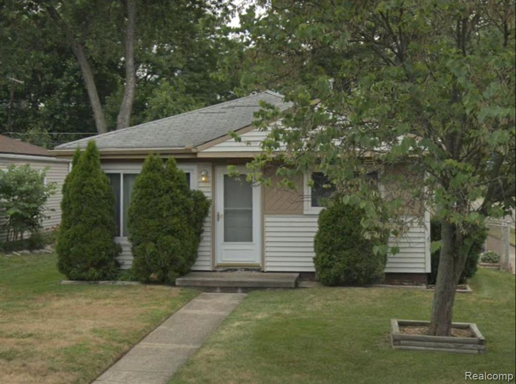 Floral St, Livonia, MI 48152