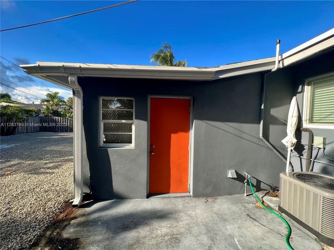 2207 - 2209 Ne 15th Ave, Home with 1 bedrooms, 1 bathrooms and null parking in Wilton Manors FL | Image 17