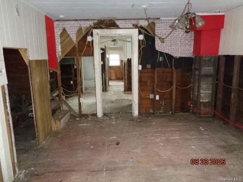 19 E 10th Rd, Broad Channel, NY, 11693-1136 | Card Image