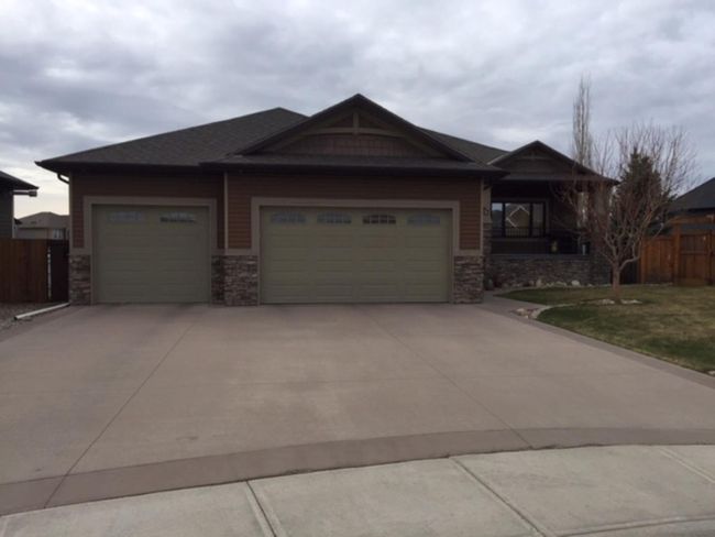 34 Waterfront Landing, Home with 5 bedrooms, 4 bathrooms and 6 parking in Coaldale AB | Image 2