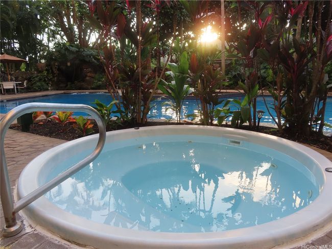 Relax in whirlpool | Image 21