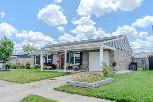 215 Crosswell Ave, Brookville, OH, 45309-1507 | Card Image