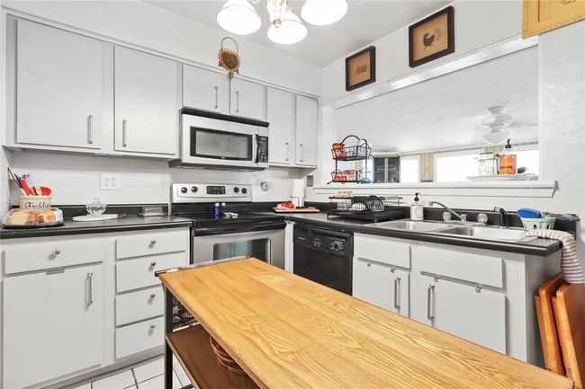 826 Ivyhollow Dr, House other with 3 bedrooms, 2 bathrooms and 4 parking in Channelview TX | Image 8