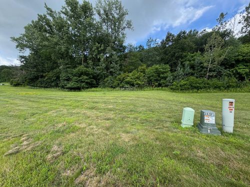 2720 Oakhurst Dr, Lake City, MN, 55041-1952 | Card Image