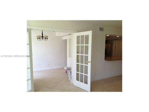 apt-124-800 Parkview Dr, Hallandale Beach, FL, 33009-2923 | Card Image