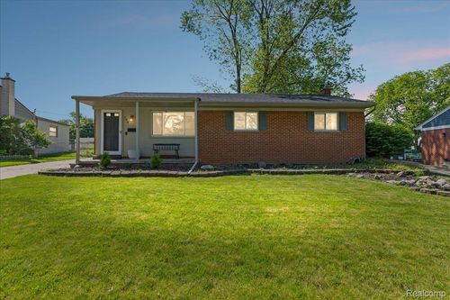 154 Nichols Dr, Saline, MI, 48176-1017 | Card Image