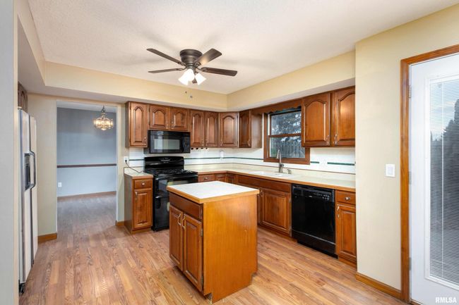 4325 Aspen Hills Cir, House other with 4 bedrooms, 3 bathrooms and null parking in Bettendorf IA | Image 11