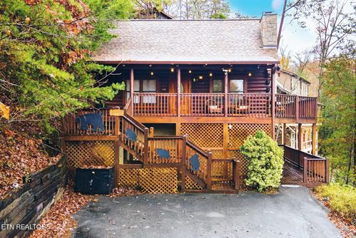 716 Golden Eagle Way, Pigeon Forge, TN, 37863 | Card Image