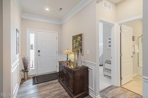 48738 Rockview Rd, Novi, MI, 48374-6307 | Card Image