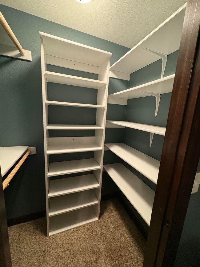 Closet 3 | Image 27