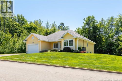 86 Greenwich Dr, Moncton, NB, E1A7B1 | Card Image