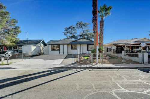 3105 Dillon Ave, North Las Vegas, NV, 89030-6664 | Card Image