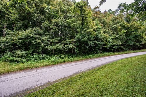 17 Timberland Dr, Unity Twp, PA, 15601 | Card Image