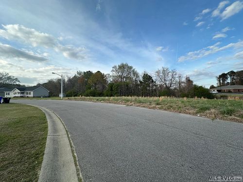 115 Pinewood Dr, Ahoskie, NC, 27910-9014 | Card Image