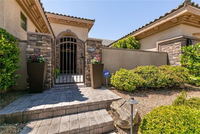 9747 Cathedral Pines Avenue, House other with 5 bedrooms, 2 bathrooms and null parking in Las Vegas NV | Image 3