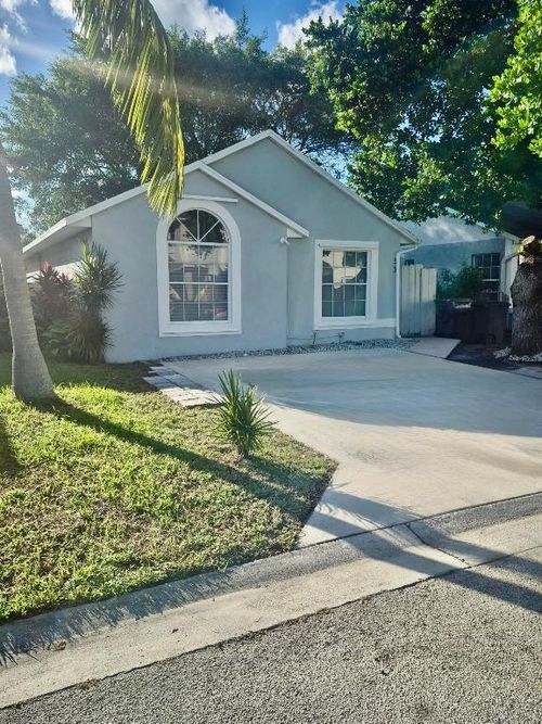 33 Plumage Ln, West Palm Beach, FL, 33415-2652 | Card Image