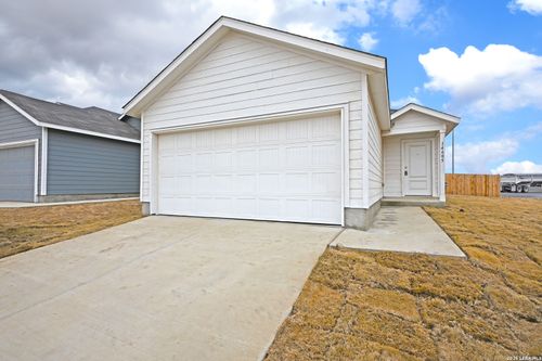 14605 Mudstone Pl, Elmendorf, TX, 78112-4438 | Card Image