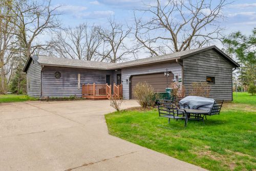 104 W Tower St, Roberts, WI, 54023-9735 | Card Image