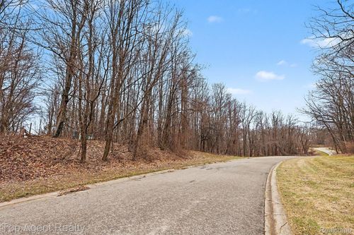 1511 Barrwood Trl, Oxford, MI, 48371-6240 | Card Image