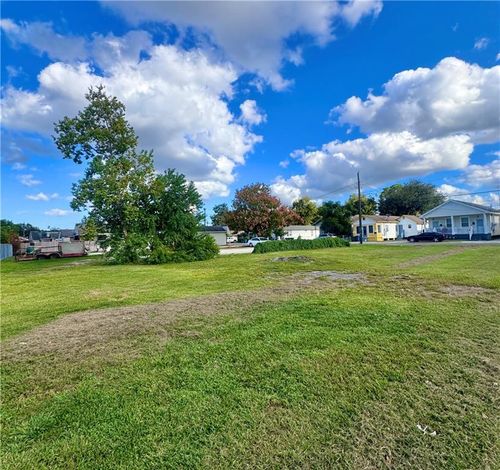 961 12th St, Gretna, LA, 70053-6323 | Card Image
