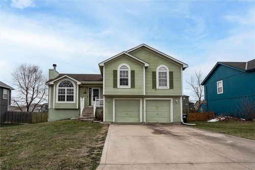 907 Spruce Dr, Greenwood, MO, 64034-8665 | Card Image