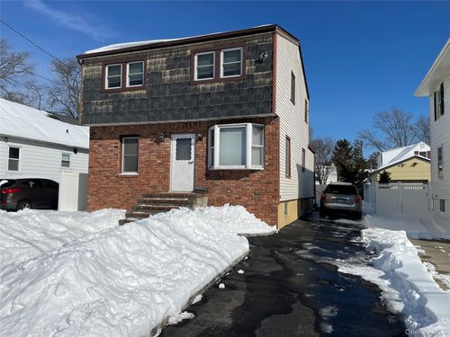 20 Wyona Ave, Lindenhurst, NY, 11757-5936 | Card Image