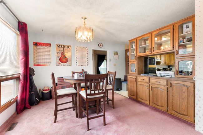 2 Carry Crescent Se, Home with 3 bedrooms, 1 bathrooms and 4 parking in Medicine Hat AB | Image 9