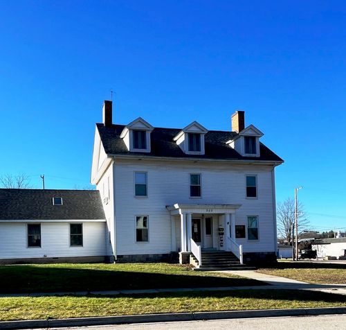 302 S Warren Ave, Big Rapids, MI, 49307-2028 | Card Image