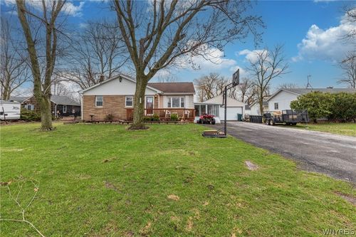 6795 Nash Rd, North Tonawanda, NY, 14120-1231 | Card Image