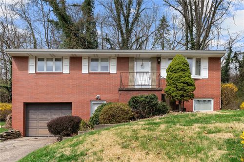 667 Debaldo Dr, West Mifflin, PA, 15122-3206 | Card Image