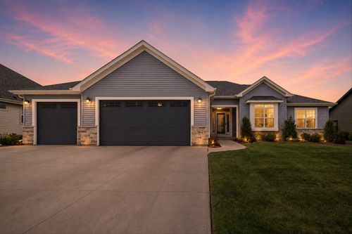 364 Kiddle Ln, Union Grove, WI, 53182 | Card Image