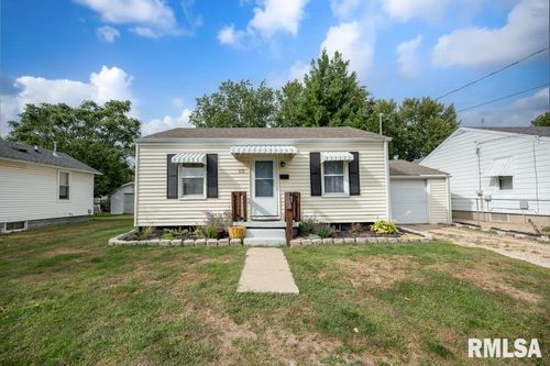 835 E Spruce St, Canton, IL, 61520-2140 | Card Image