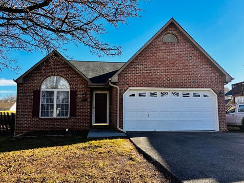 6009 Stonehouse Ln, Roanoke, VA, 24019-4559 | Card Image