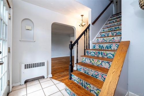 578 Irene St, South Hempstead, NY, 11550-7813 | Card Image