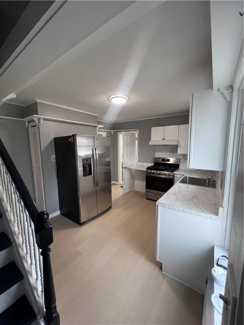 175 Child St, Warren, RI, 02885-2705 | Card Image