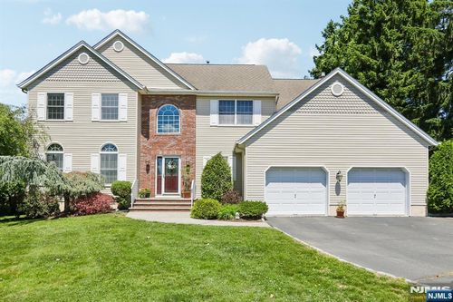 55 Sand Rd, Fairfield, NJ, 07004-1420 | Card Image