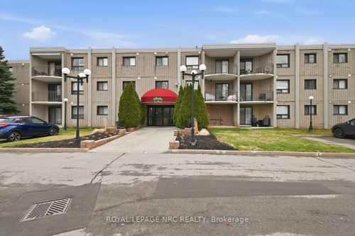 217-4658 Drummond Rd, Niagara Falls, ON, L2E7E1 | Card Image