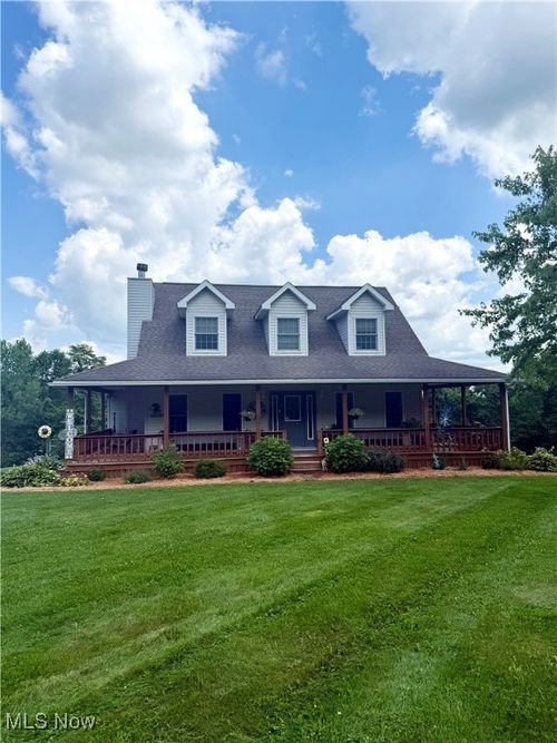 3064 Township Road 124 Ne, Somerset, OH, 43783-9200 | Card Image